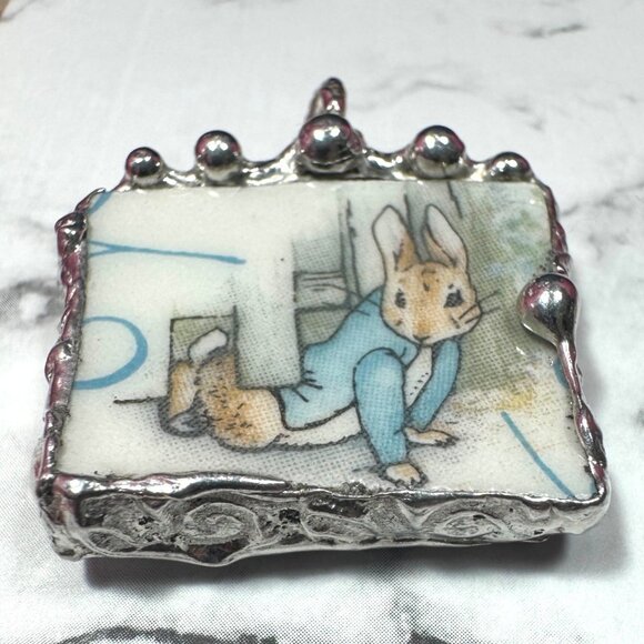 Peter Rabbit Wedgwood Broken China Pendant w/ Silver Artisan Bezel  & Ball Chain - Picture 2 of 12